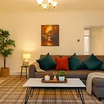 3 Bed - Near District Nyaraló