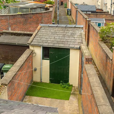 3 Bed - Near District Дом отдыха Вёкингтон