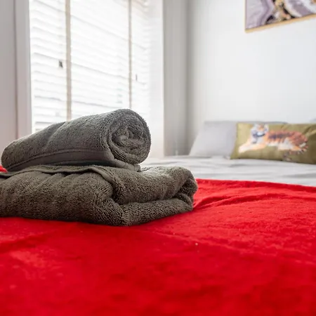 3 Bed - Near District *