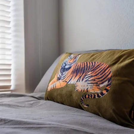 3 Bed - Near District Вёкингтон