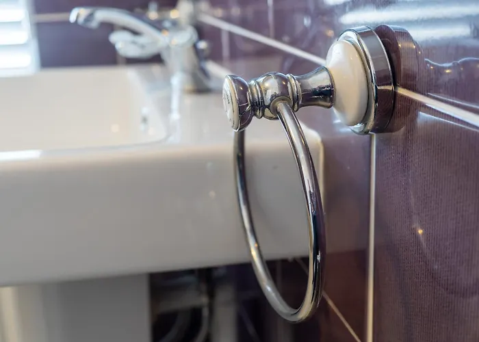 3 Bed - Near District *