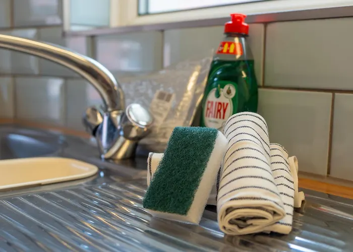 3 Bed - Near District