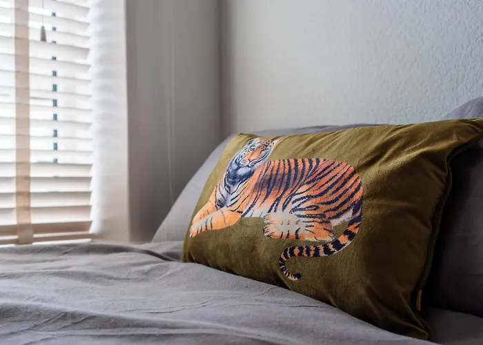 3 Bed - Near District Вёкингтон