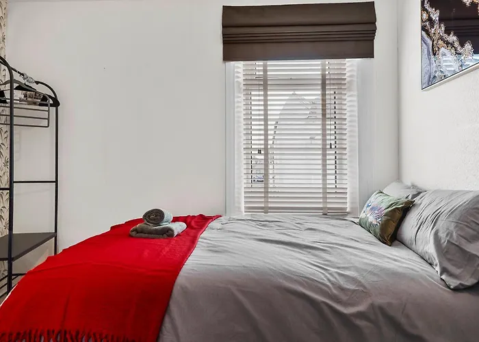 3 Bed - Near District Дом отдыха Вёкингтон