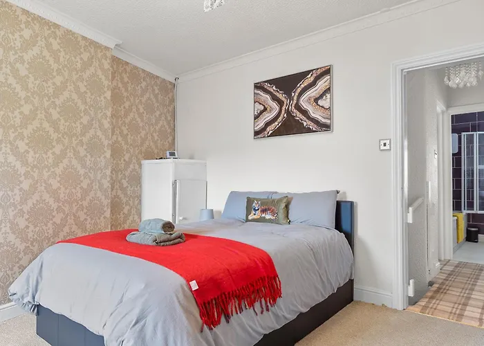 Дом отдыха 3 Bed - Near District Вёкингтон