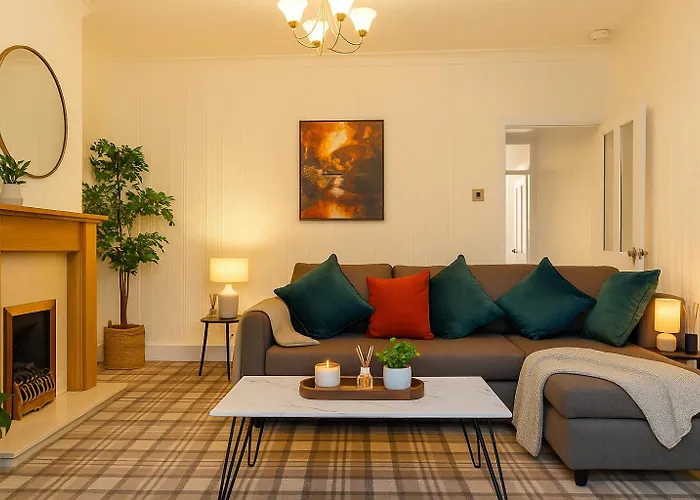 3 Bed - Near District Дом отдыха