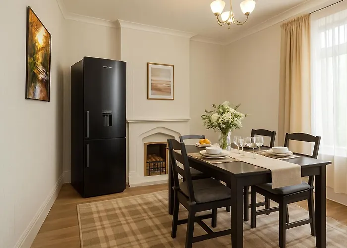 Дом отдыха 3 Bed - Near District *