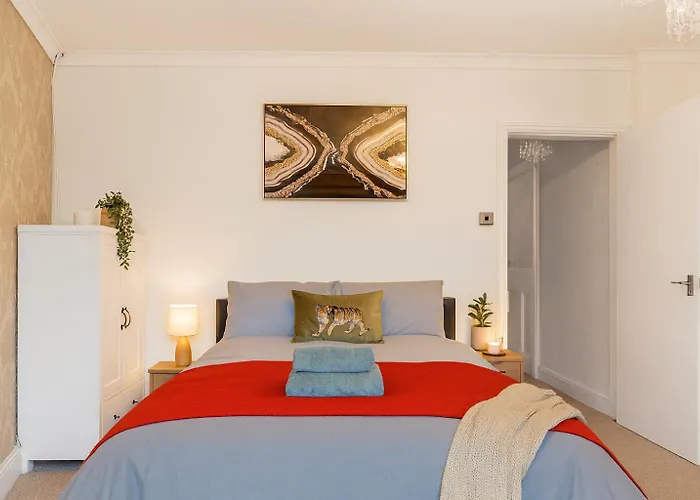 3 Bed - Near District * Вёкингтон