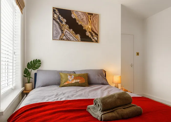 3 Bed - Near District *