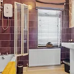 3 Bed - Near District