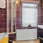 Holiday home 3 Bed - Near District *